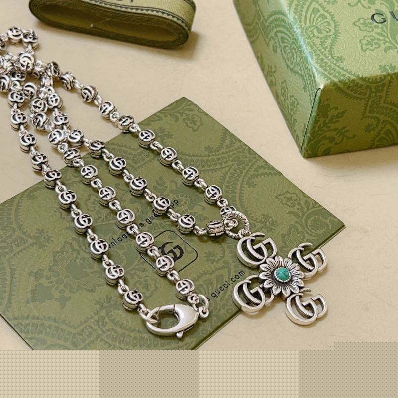 G*u*i necklaces